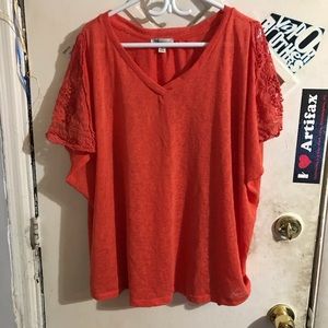 ☀️Orange t shirt with lace sleeves☀️
